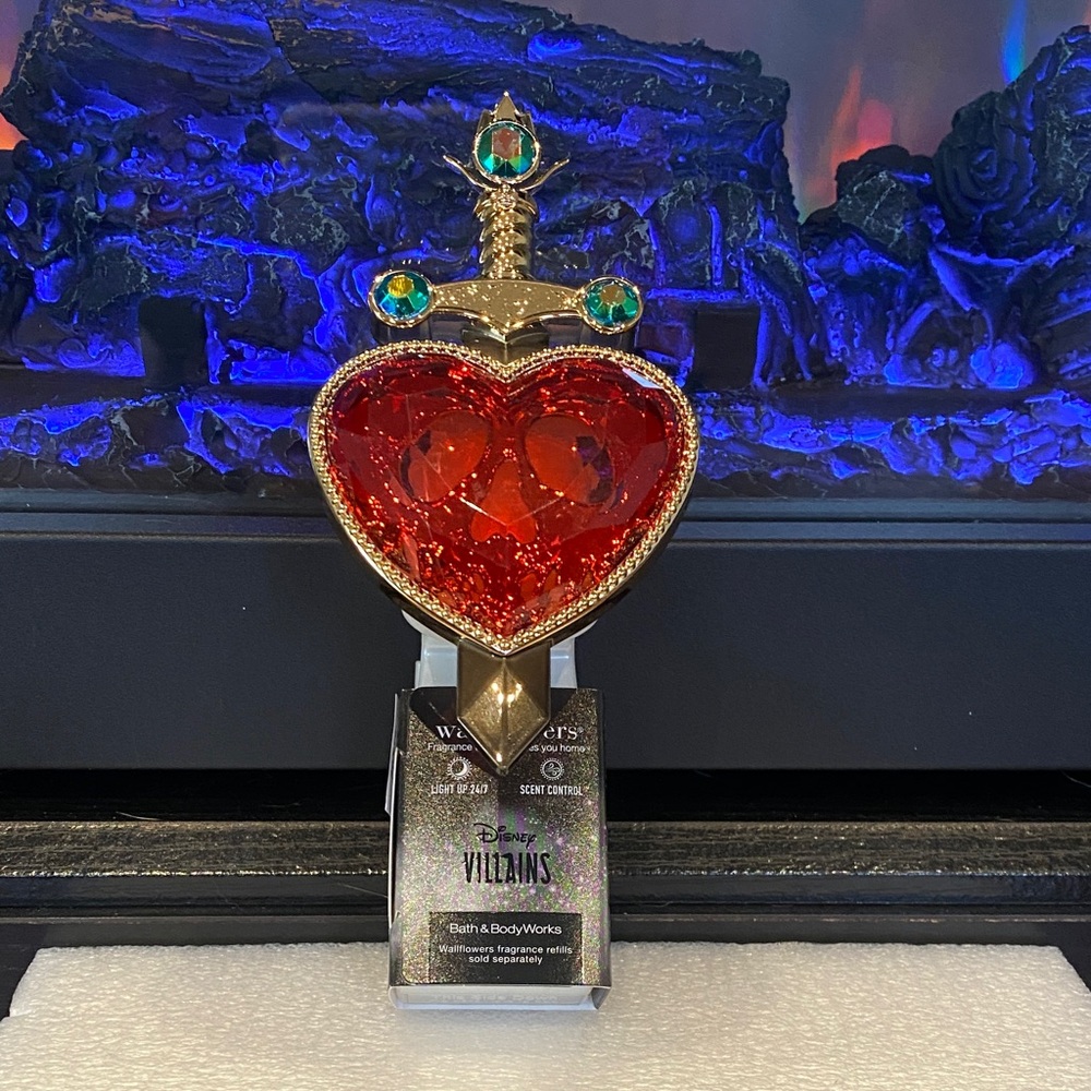 Disney Villains Red Heart wallflower plug  Sculpture with Gold Sword